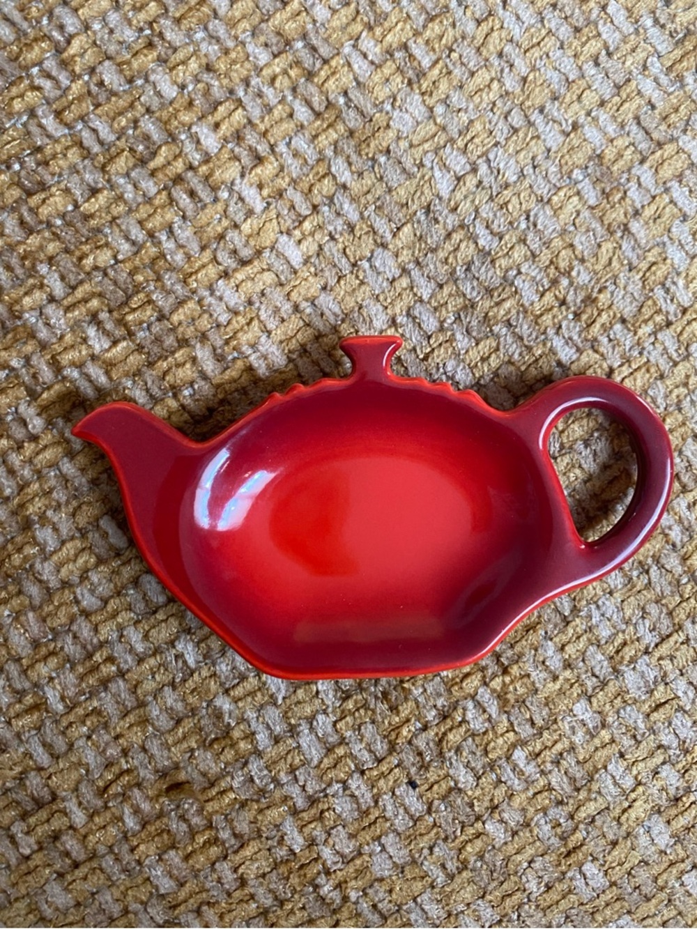 Le Creuset Red Teapot-Shaped Spoon/Teabag Rest
